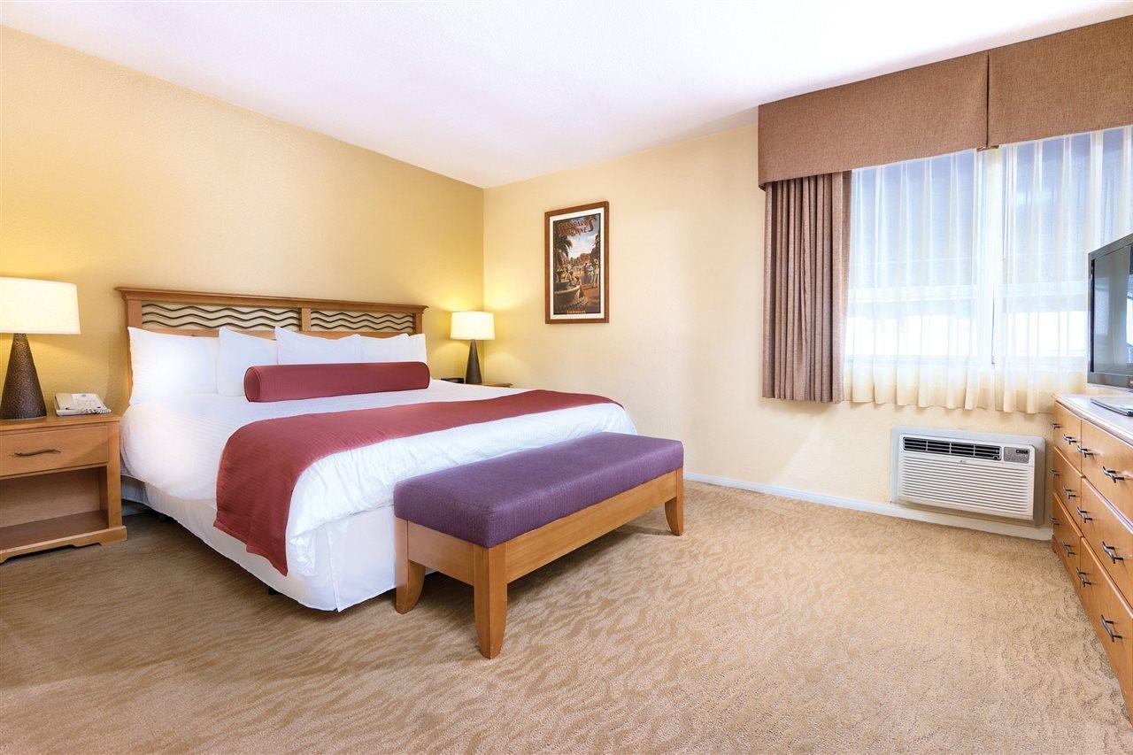 Club Wyndham Dolphin'S Cove Hotel Anaheim Exterior photo